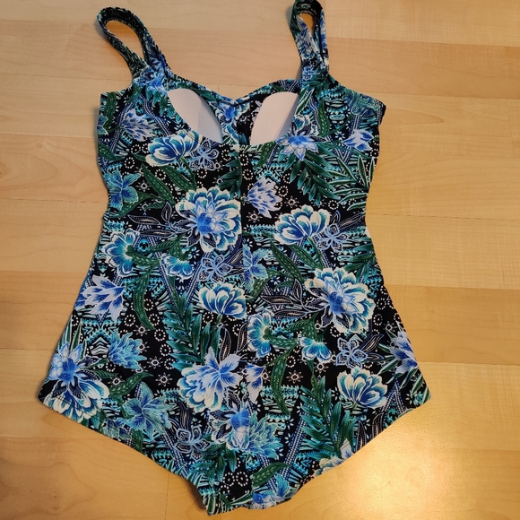 Maxine swimsuit one piece size 16 - Picture 3 of 14